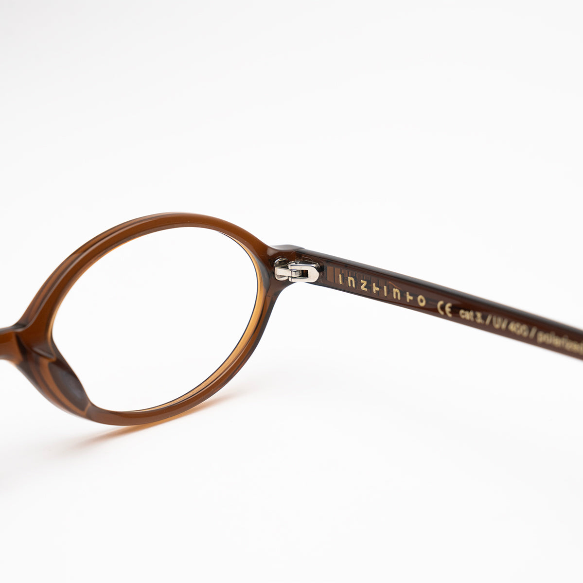 Whitney Brown Óptico